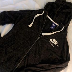 women’s nike jacket M